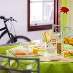 Patio (adults Only) Hostal